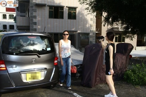 Con gái diễn viên Thành Long bất ngờ cắt cổ tay tự sát ảnh 3