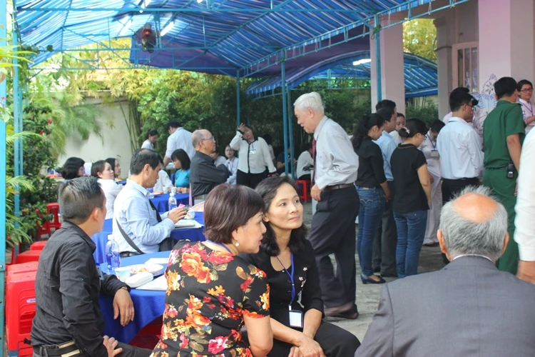 Chùm ảnh lễ tang GS Trần Văn Khê: Nghèn nghẹn cảm xúc khôn nguôi ảnh 14