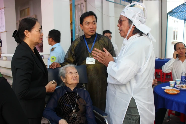 Chùm ảnh lễ tang GS Trần Văn Khê: Nghèn nghẹn cảm xúc khôn nguôi ảnh 11