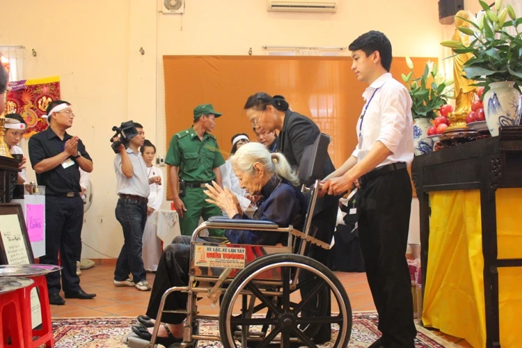 Chùm ảnh lễ tang GS Trần Văn Khê: Nghèn nghẹn cảm xúc khôn nguôi ảnh 10