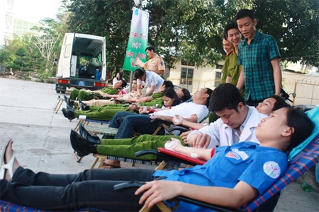 Trao ‘hiệp sĩ giao thông’ cho cụ bà 80 tuổi: Lợi bất cập hại! ảnh 2 Trao ‘hiệp sĩ giao thông’ cho cụ bà 80 tuổi: Lợi bất cập hại! ảnh 2