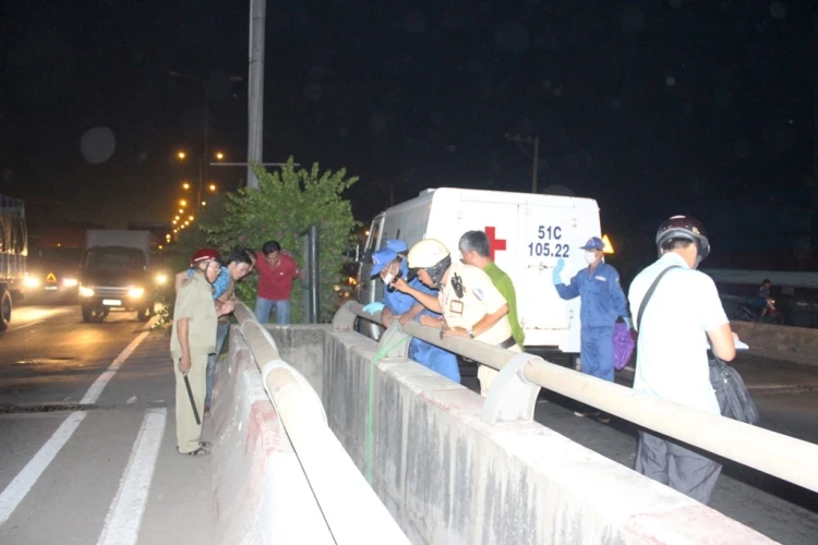 Nam thanh niên treo cổ chết bất thường trên cầu ảnh 1