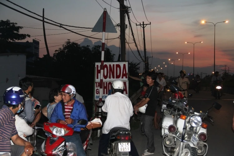 Nam thanh niên treo cổ chết bất thường trên cầu ảnh 2