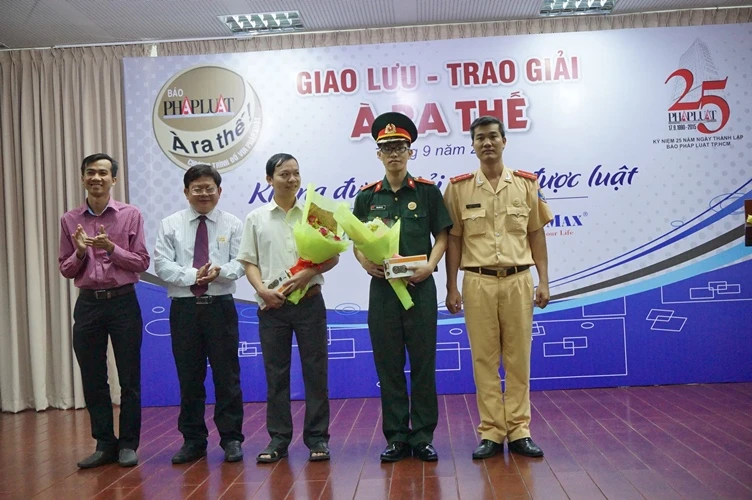Trao giải À RA THẾ: Sôi nổi cãi nhau, cùng đưa pháp luật vào cuộc sống ảnh 7 Trao giải À RA THẾ: Sôi nổi cãi nhau, cùng đưa pháp luật vào cuộc sống ảnh 7