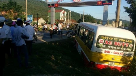 Hoảng loạn vì người đàn ông cướp lái xe buýt đâm loạn xạ trên quốc lộ ảnh 1