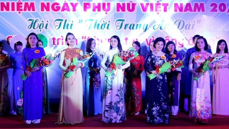 Chùm ảnh: Người đẹp Sở Tư pháp duyên dáng trong tà áo dài ảnh 2