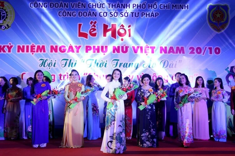 Chùm ảnh: Người đẹp Sở Tư pháp duyên dáng trong tà áo dài ảnh 1