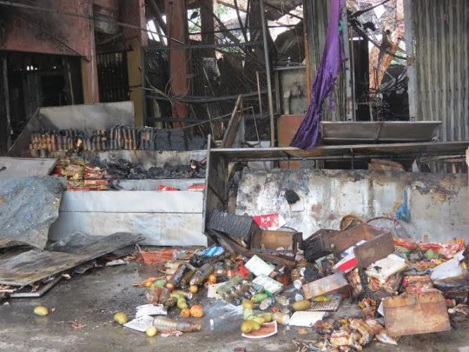  Hỗ trợ hơn 400 triệu đồng cho các tiểu thương vụ cháy chợ Tứ Hạ ảnh 1