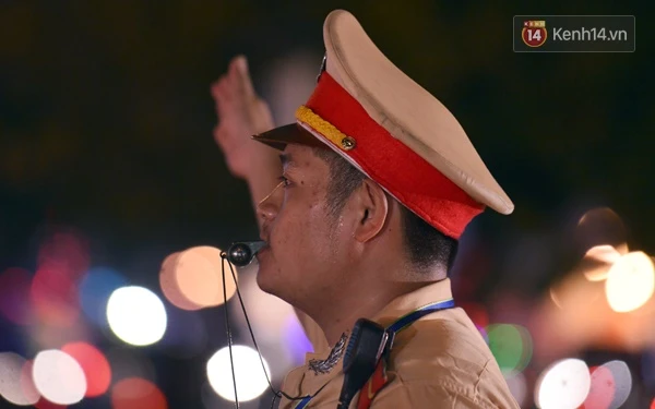 Câu chuyện đẹp về anh CSGT Đà Nẵng phạt lỗi vi phạm bằng phong kẹo cao su - Ảnh 1.