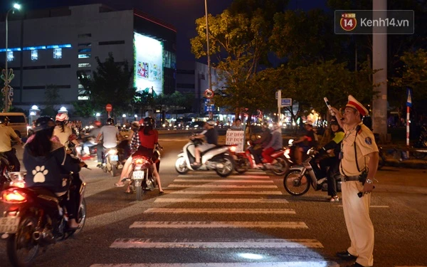 Câu chuyện đẹp về anh CSGT Đà Nẵng phạt lỗi vi phạm bằng phong kẹo cao su - Ảnh 2.