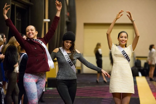 Gây sốt truyền thông, Phạm Hương được quản lý tài khoản instagram Hoa hậu Hoàn vũ - Ảnh 9.