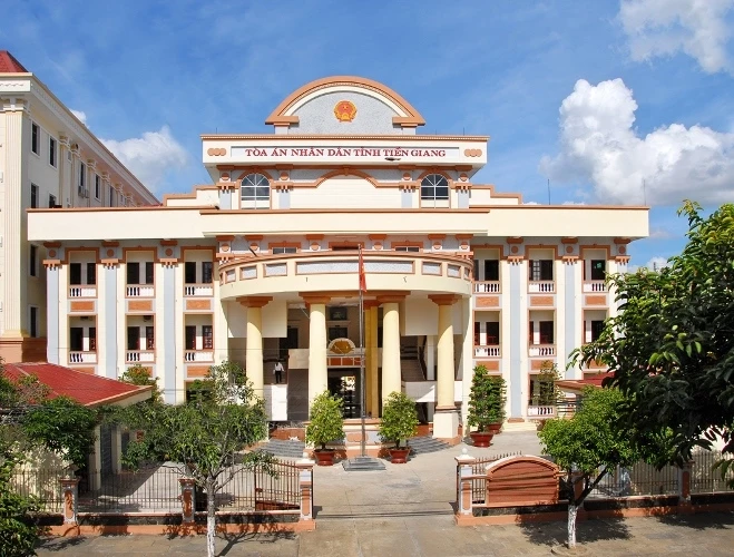 Tranh cãi pháp lý trước phiên xử vụ ‘Chai nước có ruồi giá 500 triệu’ ảnh 1