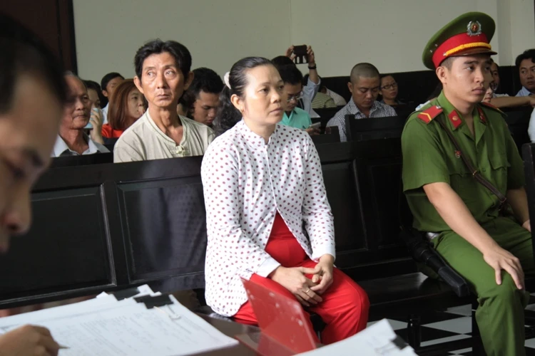 Vụ chai nước có ruồi: 'Điều tra viên chính có dấu hiệu không khách quan' ảnh 7