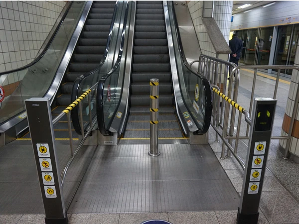 Hệ thống tàu điện ngầm "hiện đại như phim" của Seoul - Ảnh 16.