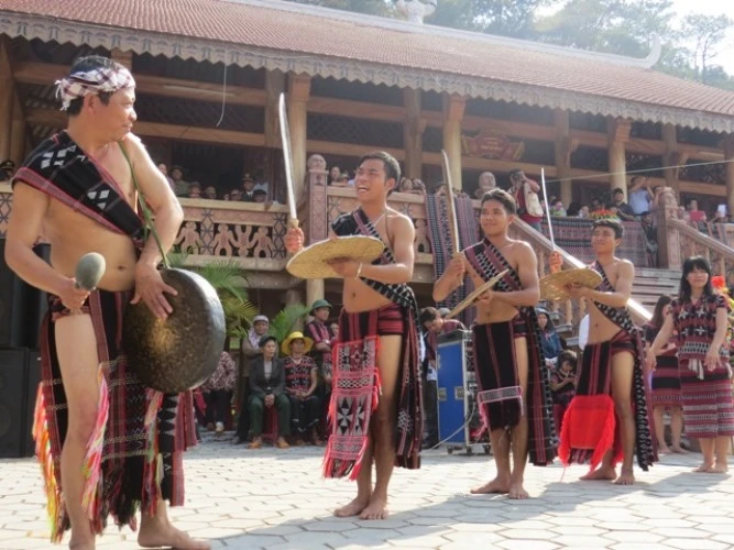 Lần đầu tiên lễ hội A Riêu Car không có nghi lễ đâm trâu ảnh 9