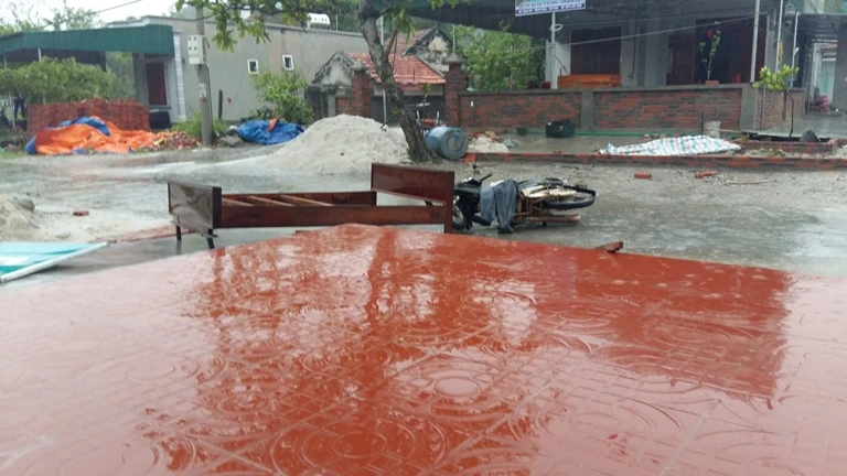 Quảng Ninh: Lốc xoáy bất ngờ tại đảo Minh Châu ảnh 1