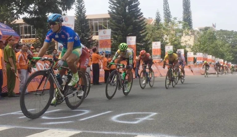 Đua xe đạp Cúp Truyền hình: Huỳnh Thanh Tùng suýt làm cuộc lật ngôi ảnh 1