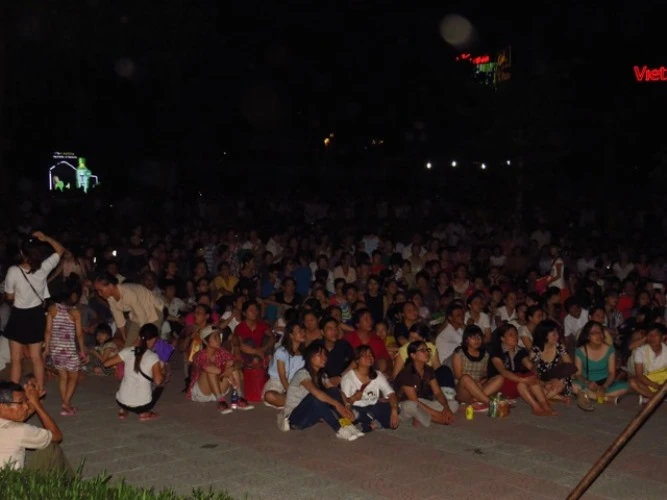 Hàng ngàn người nghe nhạc Trịnh bên dòng sông Hương ảnh 6