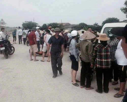 Nam thanh niên giết người rồi ra đầu thú ảnh 1