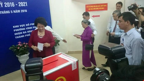 Chùm ảnh: Lãnh đạo Đảng, Nhà nước đi bầu cử ảnh 2