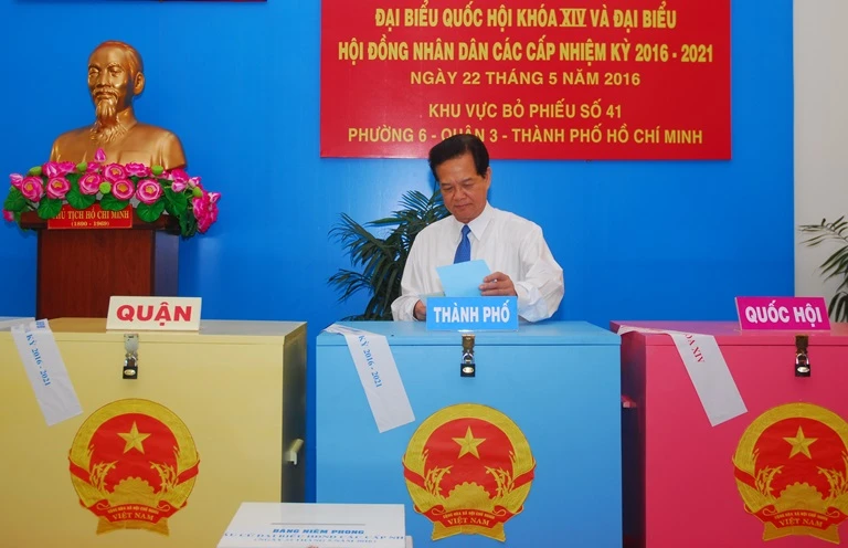 Toàn cảnh ngày bầu cử: Kiểm phiếu ngay trong đêm ảnh 37