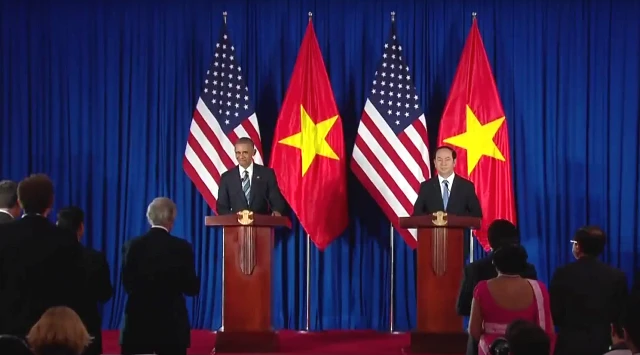 Tổng thống Obama công bố gỡ bỏ cấm vận vũ khí đối với Việt Nam ảnh 7