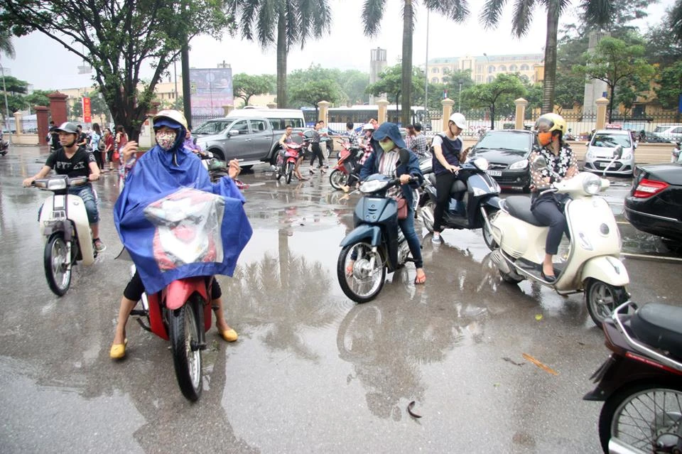 Hà Nội ngập nặng sau trận mưa lớn, giao thông rối loạn ảnh 10