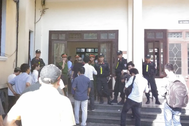 Đang xét xử trùm gỗ Minh 'sâm' cùng đồng bọn ảnh 1