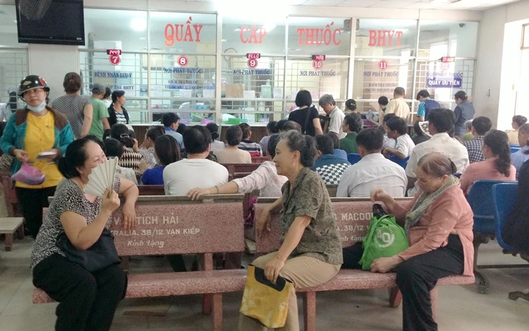 Chính phủ họp trực tuyến về bảo hiểm y tế toàn dân ảnh 1