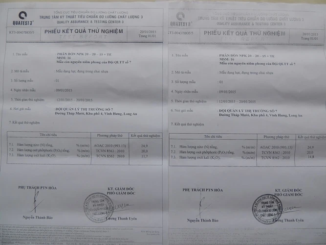Hai kết quả kiểm nghiệm mẫu phân bón có chỉ số K2O khác nhau, ông Hữu khai nhận đã nhờ ông Tài cạo sửa - Ảnh: T.PHÚC
