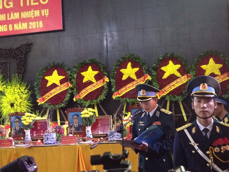 Trưởng ban lễ tang, Trung tướng Nguyễn Văn Thanh - Chính ủy Quân chủng Phòng không- Không quân đọc điếu văn.