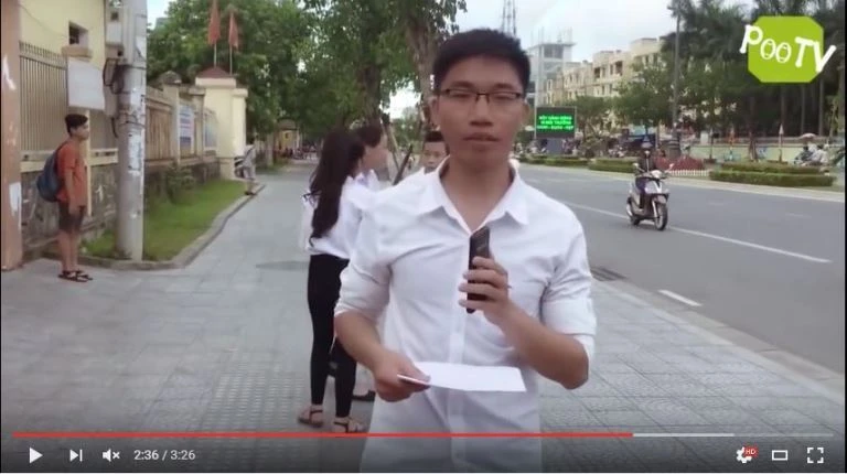 Ảnh cắt từ clip chế giễu kỳ thi