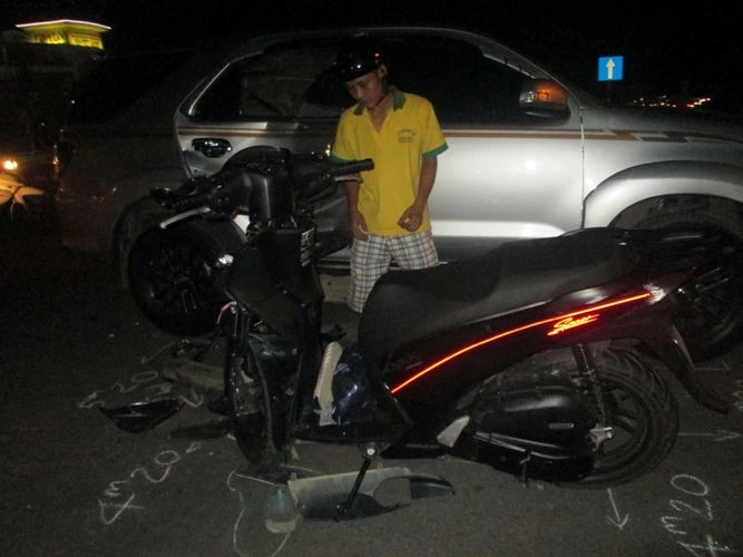 Chiếc xe máy hiệu SH nát hết phần đầu