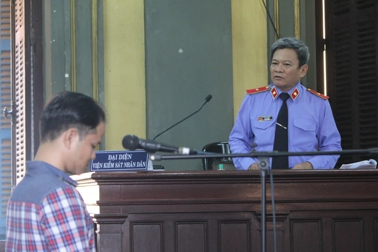 Đại diện VKS nêu quan điểm tranh luận