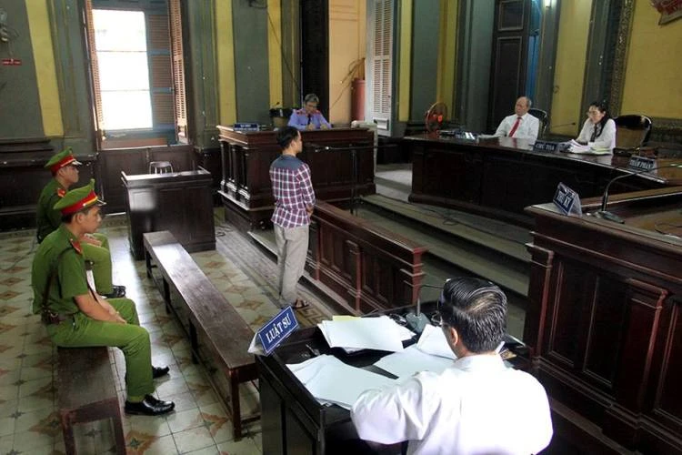 Bị cáo Minh đang trình bày trước tòa