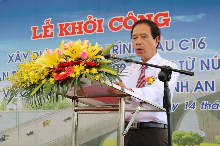 Ông Trần Anh Dũng – Phó Chủ tịch UBND tỉnh Trà Vinh – Trưởng Ban quan lý Khu kinh tế Trà Vinh phát biểu tại lễ khởi công