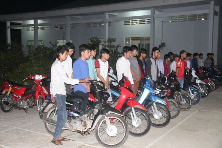 Nhóm thanh thiếu niên đua xe bị bắt