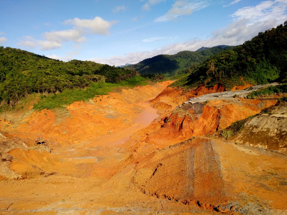 Hiện trường vụ vỡ đường ống thủy điện Sông Bung 2. Ảnh Huy Trường