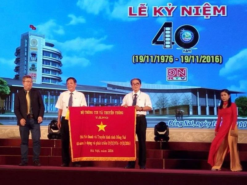 Bộ TTTT đã tặng bức trướng chúc mừng ngày thành lập ĐNRTV