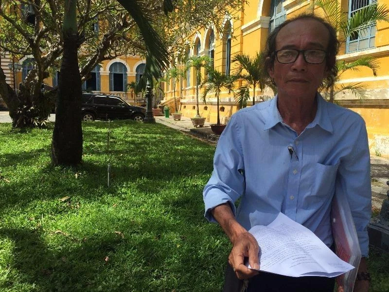 Ông Nguyễn Duy Linh sau phiên xử sáng 22-2