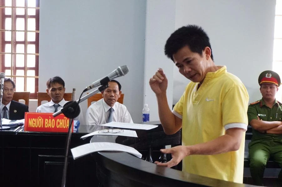 bị cáo Lợi đề nghị mở các file ghi âm, đối chất với đại diện viện kiểm sát tại tòa