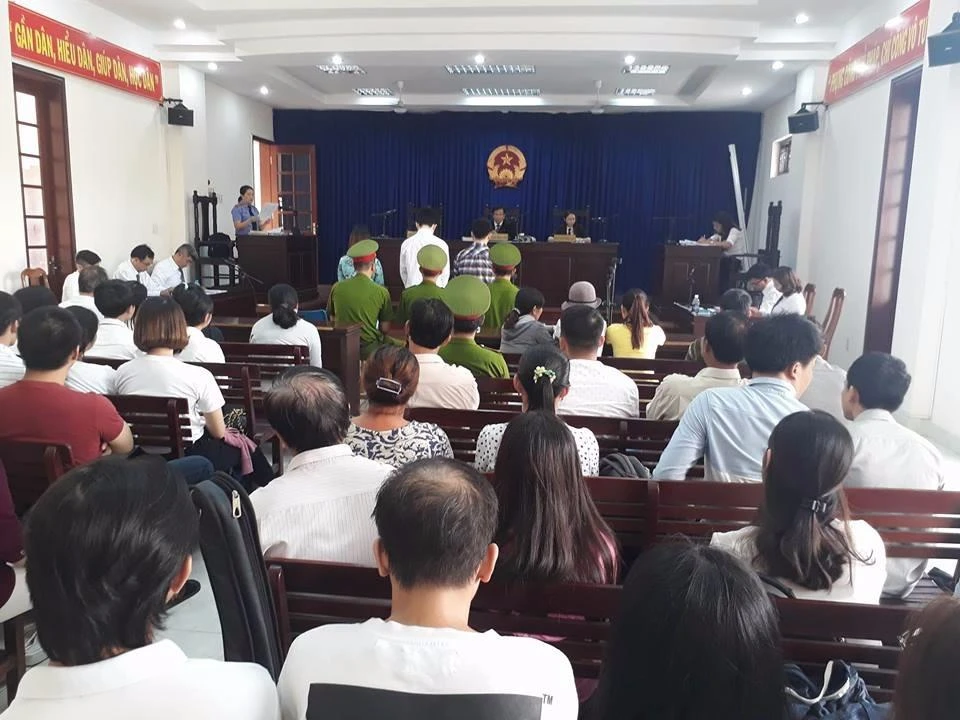 Nữ sinh bị tạt acid từ chối nhận tiền của nữ thủ phạm ảnh 5