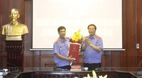 bo nhiem nhan su moi