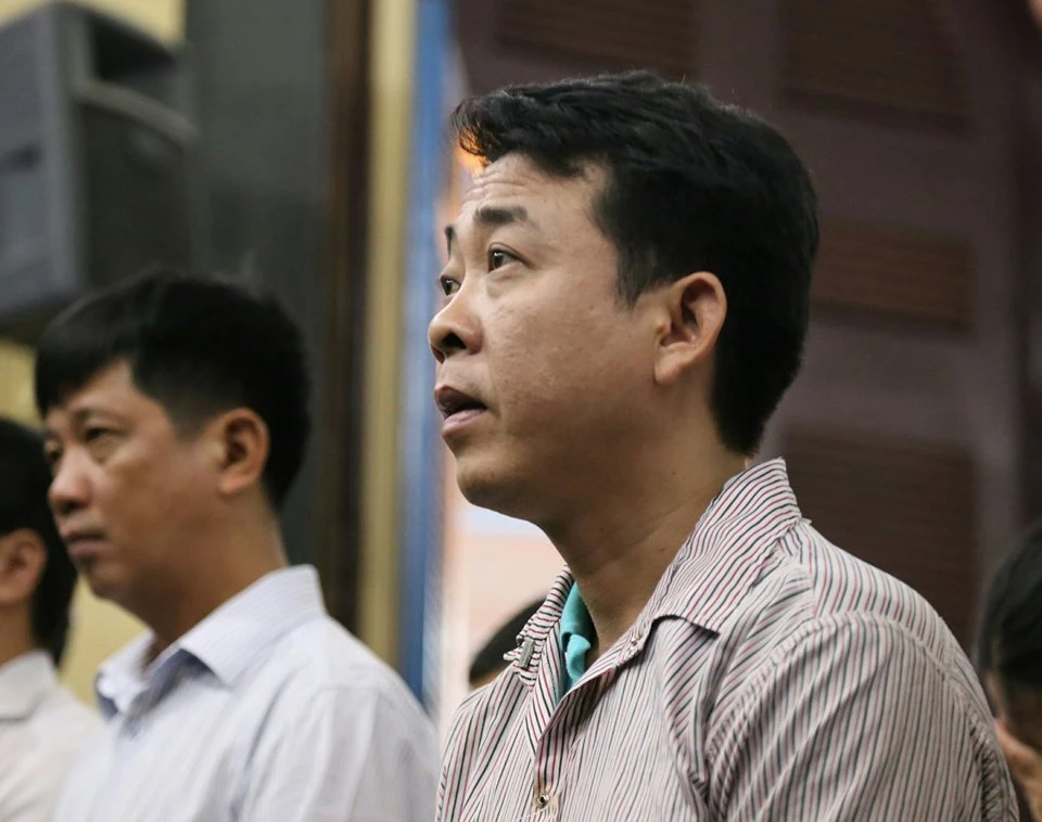 Bị cáo Hùng đang nghe tuyên án