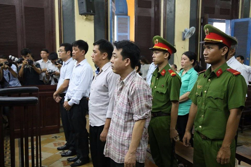 Các bị cáo trong phiên tòa ngày 23-10