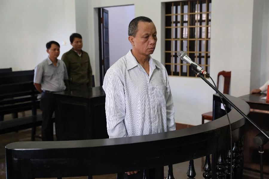 Dâm ô hàng loạt học sinh tiểu học, bảo vệ trường lãnh án