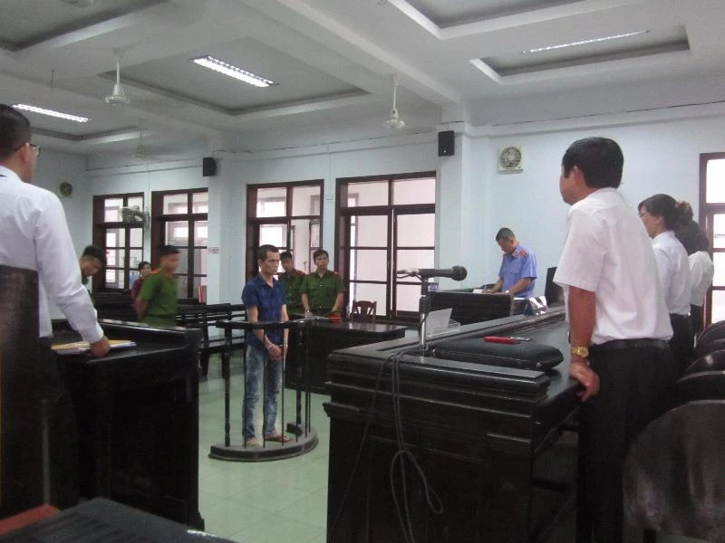 Đập phá quán vì mua thuốc lá không ai bán