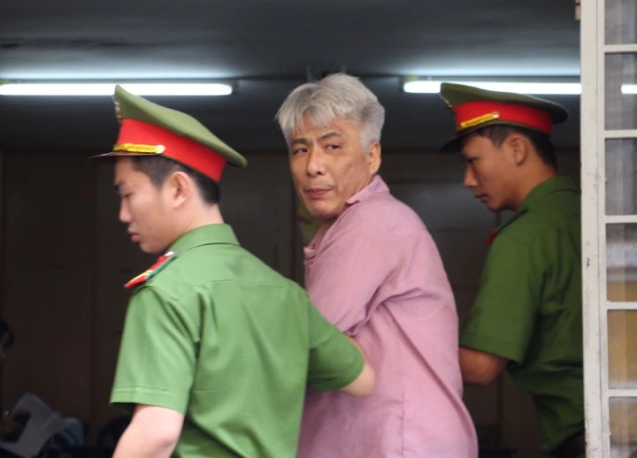 Doanh nhân Hàn bị đồng hương khống chế cạo lông đòi nợ 