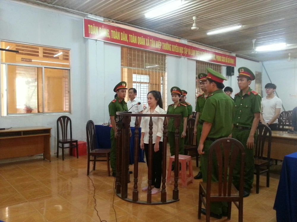 Trộm vàng trong két của chị, em gái lãnh 10 năm tù