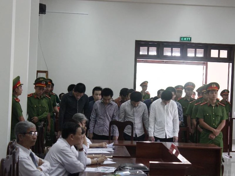 Hẹn nhau tử chiến, người chết kẻ đi tù